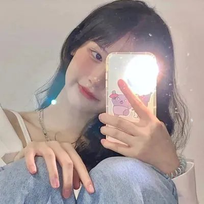 穿粉红色裤子的男孩